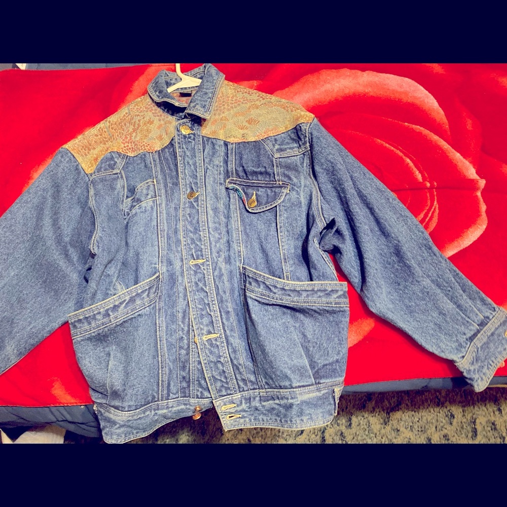 A jag denim Jacket size small with 4 pockets all together